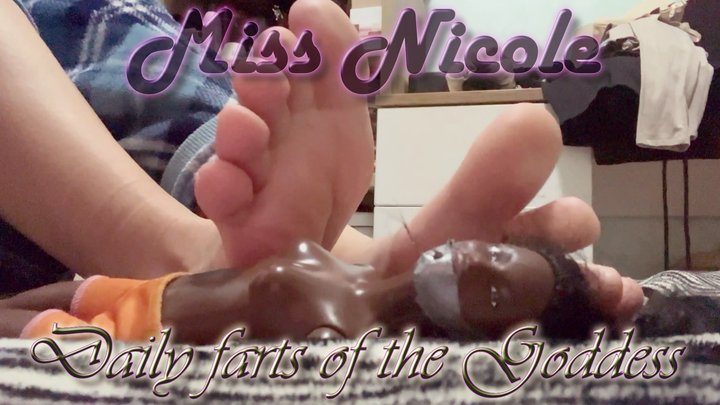Miss Nicole - Daily farts of the Goddess 1