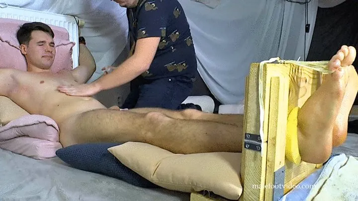 Czechmalefoot Video Store - Very ticklish guy Sandos