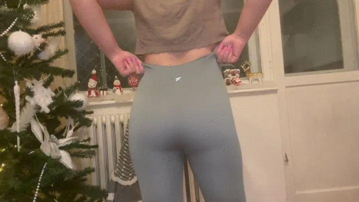 Nipsandstrips - Loud fartingg in tight yoga pants'