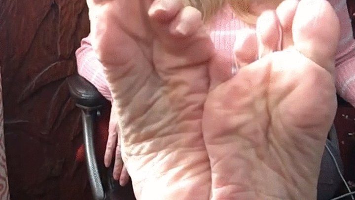 Aariels Foot Fetish Desires - LONG STRETCHING SOLES AND TOES