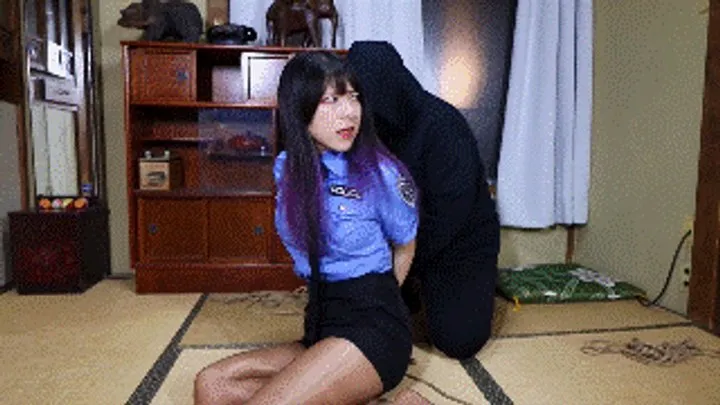 Hollyrope Omega - MADE IN JAPAN 16: Police officer follows the masked suspect into an abandoned house only to be captured and humiliated in bondage!