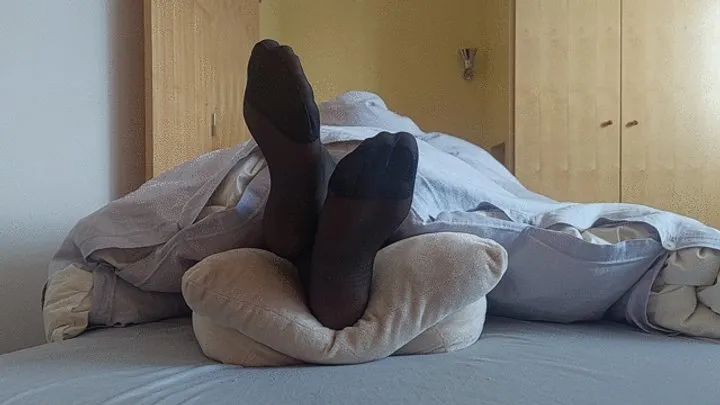The Sweet Feet - Hyper ticklish amateur nylon feet