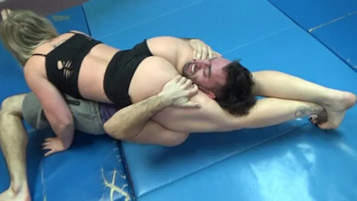 Grappling Girls In Action - GGCurvy191