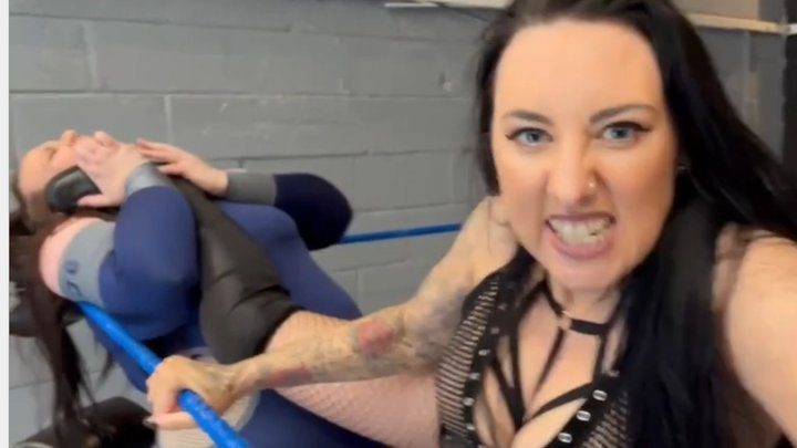 Nadia Sapphire - Giantess vs gothic girl part 1