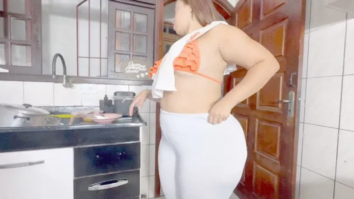 Fetish Factory Brazil Farting - FARTING AND ORGANIZING THE KITCHEN FOR A ROMANTIC DINNER WITH THE SCENT OF FARTS - BY ROSALIA PEACH - CLIP 1