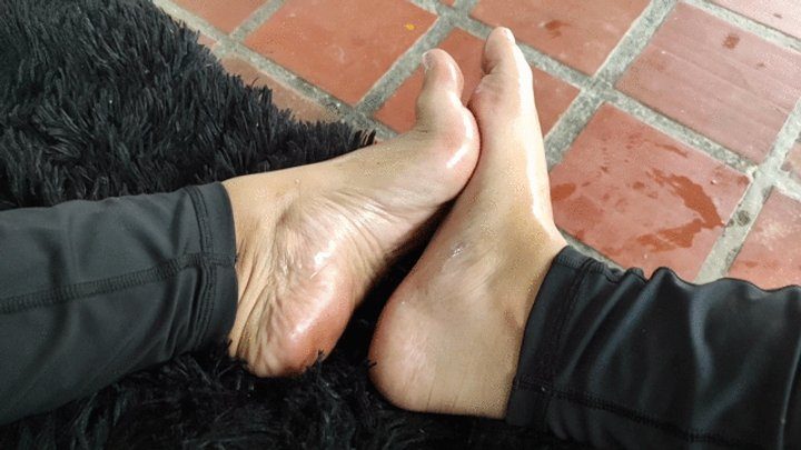 Goddess Foot Fetish - Kendall demonstrating that her pronounced arches are especially delicious (5)