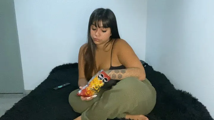 The Fart World - Mia Snackin And Gassin Em!
