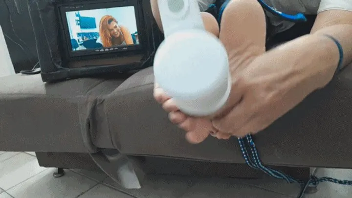 Tropical Foot Fetish Videos - Little Fox and susu in soles tickling on the tropical tv