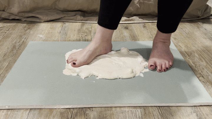 Sapffire's Feet - First time feet stuck in melted marshmallow