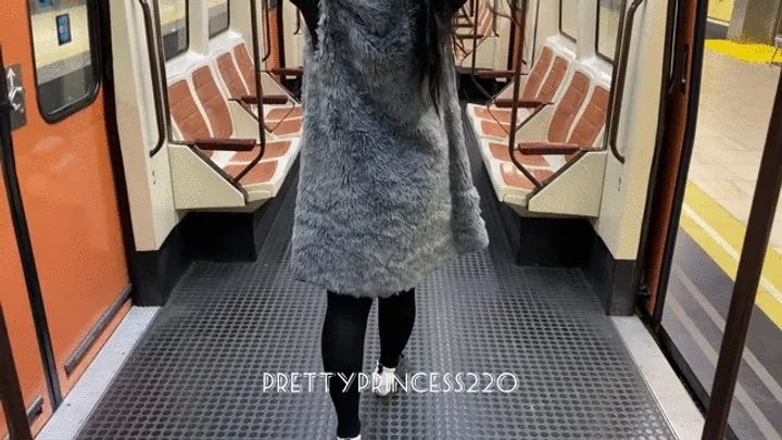 Prettyprincess - Stinky farts in subway
