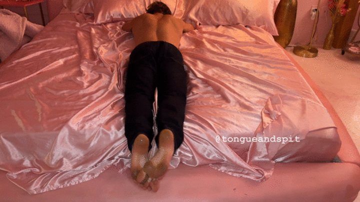 Watch Attractive Men And Their Feet - Logan Feet Laying on Bed Part19 Video1 - MP4
