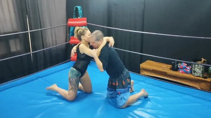 The Wrestling Amazons - Super sexy skilled blondie wrestles