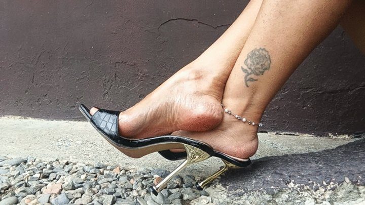 Goddess Foot Fetish - Goddess Roxan with high heels on her feet and showing pronounced arches (3)