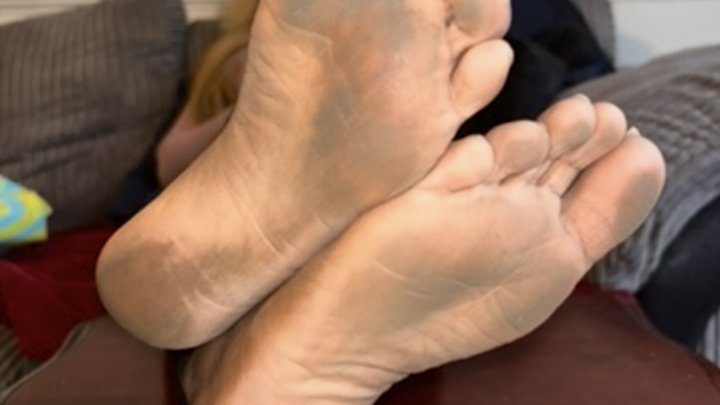 Londontramplegirls - Cleaning The Dirty Feet Of Miss Kassy