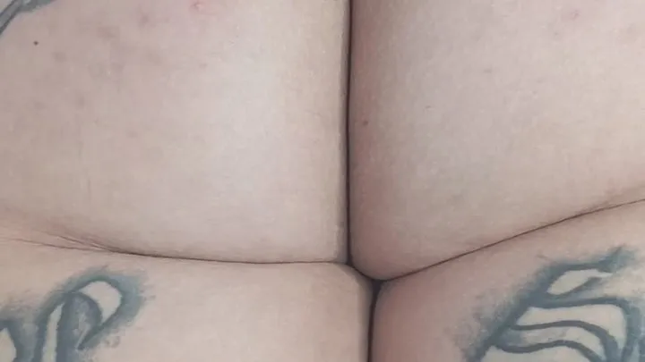 Latinamanyfetish - You like my farting positions? Watch how my ass vibrates every time I fart