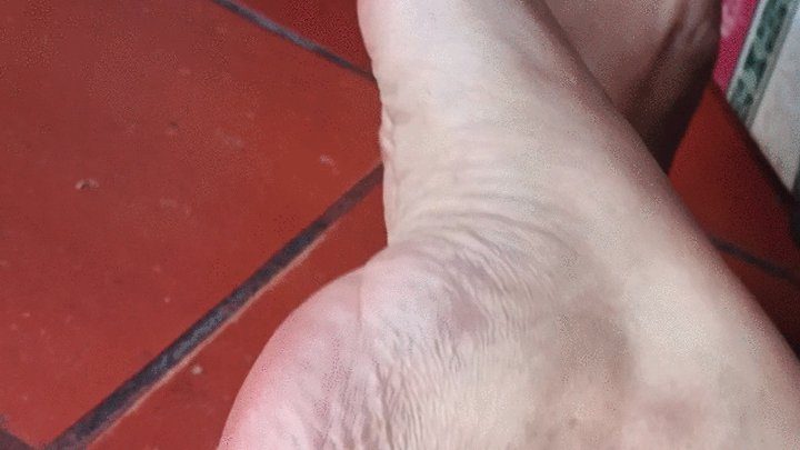 Goddess Foot Fetish - Roxan gets dirt off her feet using her soles and foot arches (3)