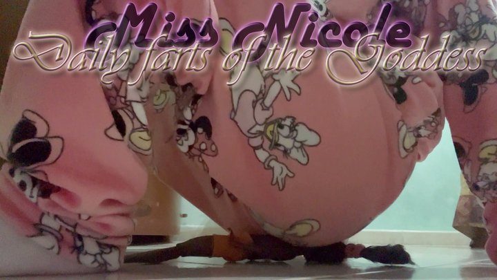 Miss Nicole - Daily farts of the Goddess 9