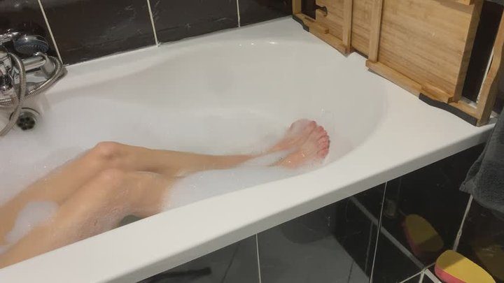 Sweet Feet Sab - Feet Soaking in the Bath