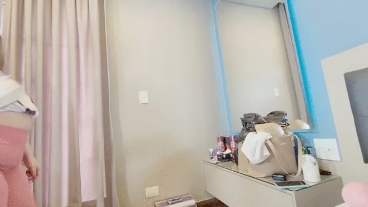 Fart In Brazil - TWO GIANT CLEANERS CLEANING AND FARTING IN THE ROOM OF A 5 STAR HOTEL - BY BRITNEY HUNTER AND DEBORA OLIVER - CLIP 1