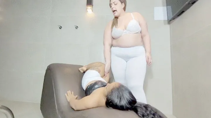 Fart In Brazil - THE POWERFUL BRITNEY FARTING ON THE DWARF ON THE HARD ARMCHAIR - BY BRITNEY HUNTER AND ANANZINHA - CLIP 1