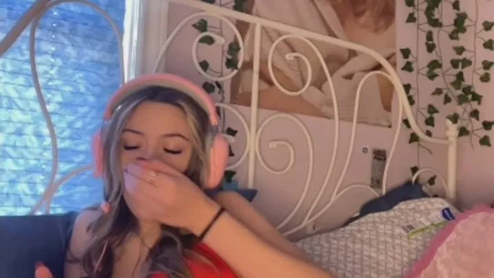 Angelbabegas - Gassy gamer girl