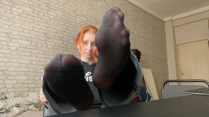 Kathrynnegoddessfeet - Dusty, stinky feet in pantyhose!
