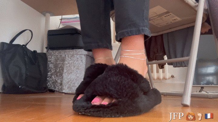 Jessyfeetparis - AT MY FEET, UNDER THE DESK
