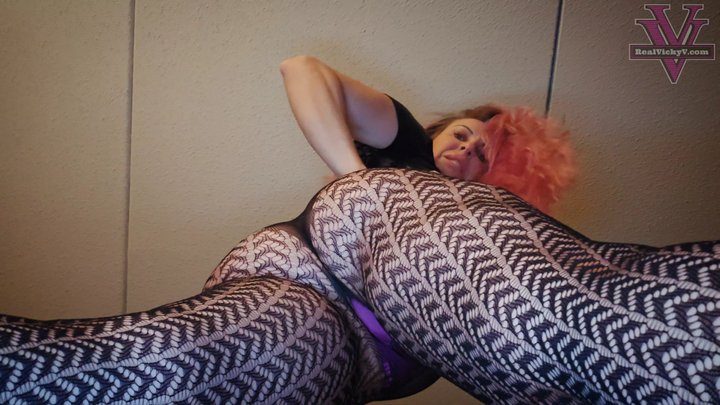 Worship Goddess Vicky And Friends - After the date with a Domme: Ass Fetish, Face Sitting, Femdom POV, Foot Fetish- 1080p