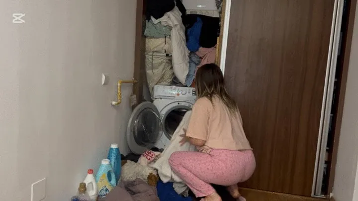 Nipsandstrips - Doing all my stinky laundry while farting