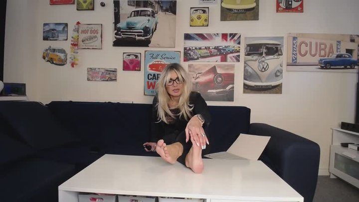 Mintmaypopasslicking - Your coworker finds out about your feet addiction