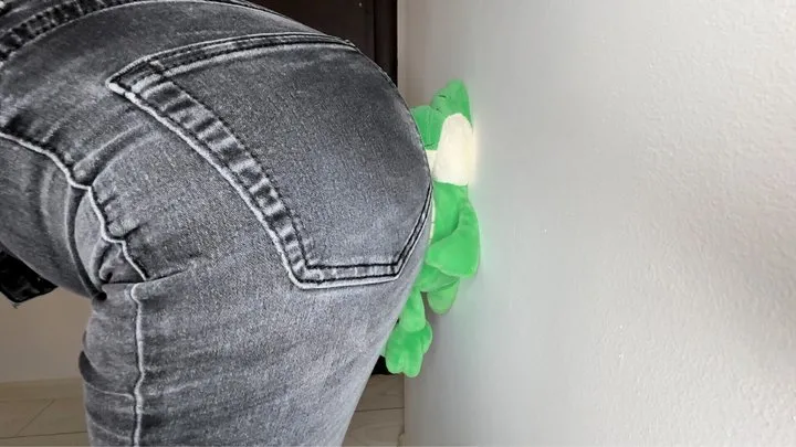 Gassy Kat - Smoking Goddess' Loud Toilet Farts