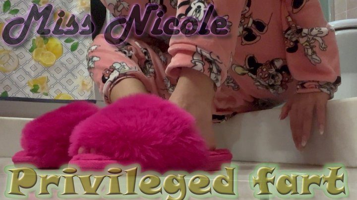 Miss Nicole - Privileged fart