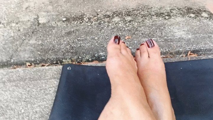 Goddess Foot Fetish - Roxan dazzles with her pronounced arches and toe splaying (3)