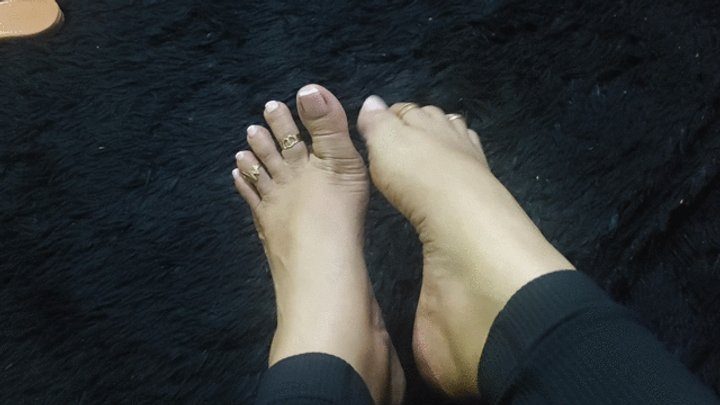 Goddess Foot Fetish - Angelin spreading her toes and dazzling with her goddess feet (1)