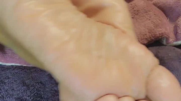 Soles4supper - Dry Soles Clapping with White toes
