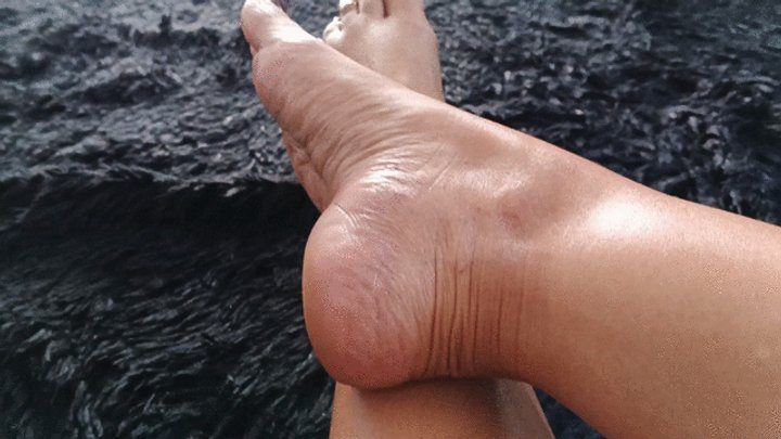 Goddess Foot Fetish - Roxan's very pronounced arches (3)