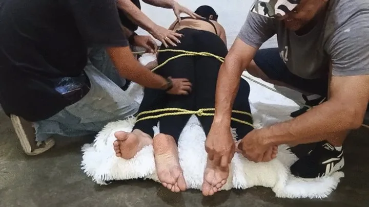 Goddess Foot Fetish - Lots of tickling on the soles of the feet of two goddesses and all over her body (2)