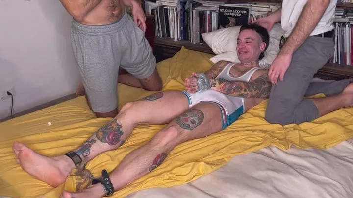 Mattew89 - Much tickling for Mattew, in two on him, 2° ROUND!