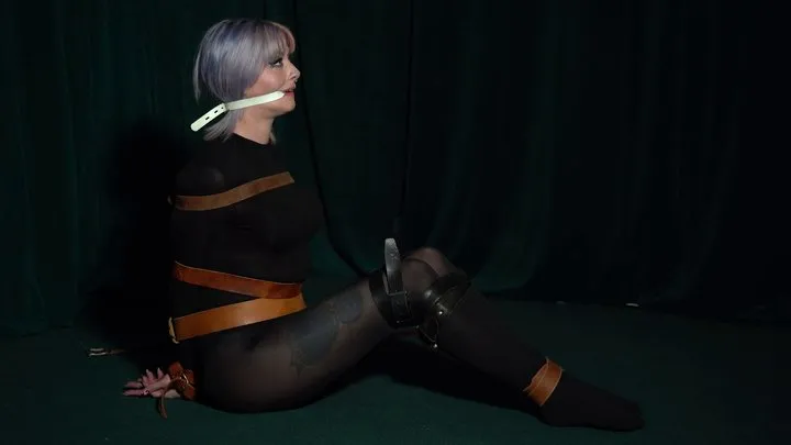 Altgirlsbound - 4287 Amber in The BELTS