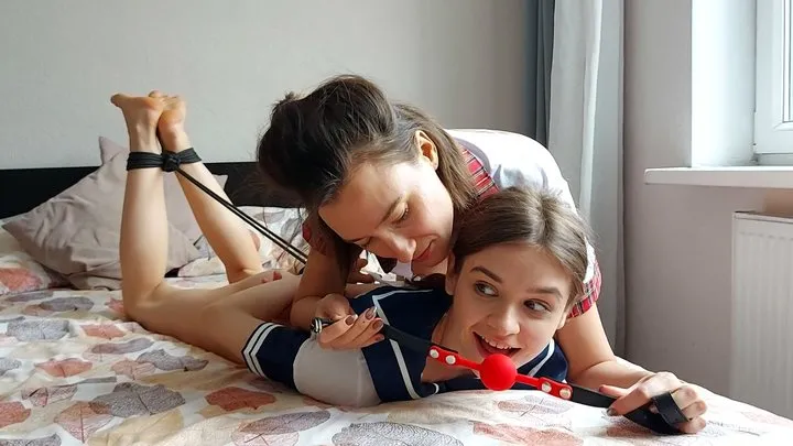 Adult Stories - SCHOOLGIRLS HAVING FUN AFTER SCHOOL HD