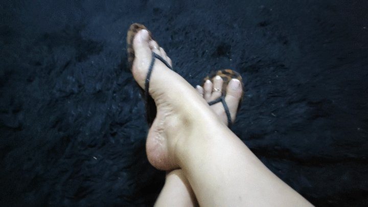 Goddess Foot Fetish - Alice and her pronounced arches in flip-flops (2)
