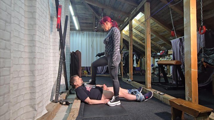 Goddess Andreea Kinky Sessions - Obsessed gym trainer become my fucking slut