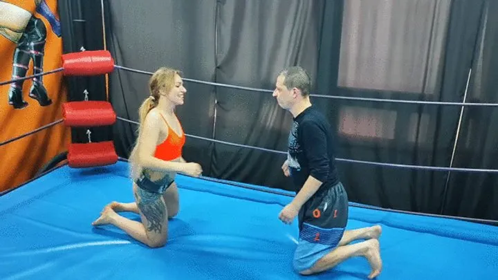 The Wrestling Amazons - Sexy blonge in micro jeans shorts wrestle