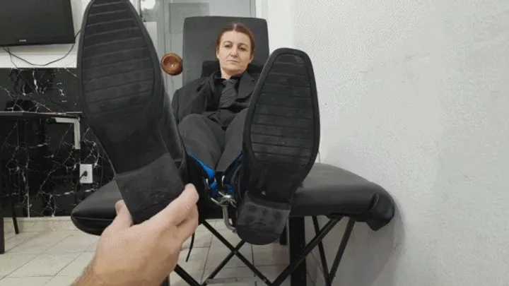 Tropical Foot Fetish Videos - Amanda in shoes off for tickling 13 minutes