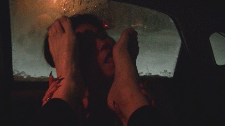 She Licks His Feet - A kiss in the car (mp4)