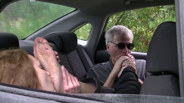 She Licks His Feet - Foot fetish ride with Roxie (mp4)