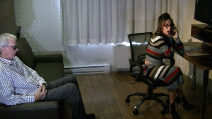 She Licks His Feet - The medical secretary (HD)