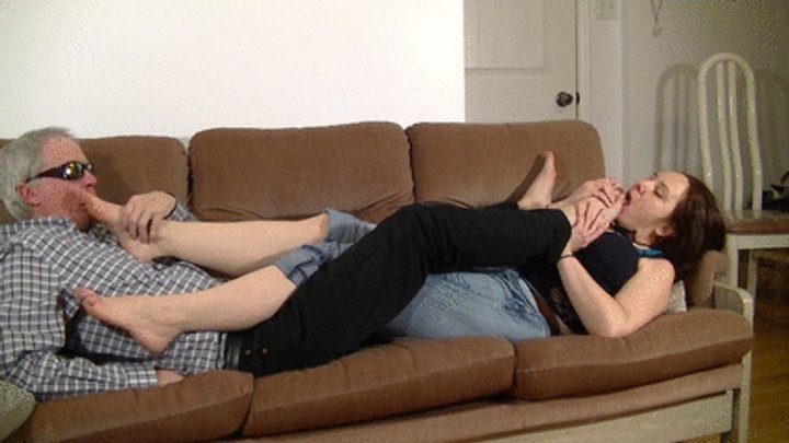 She Licks His Feet - Foot 69 with Roxie (HD)