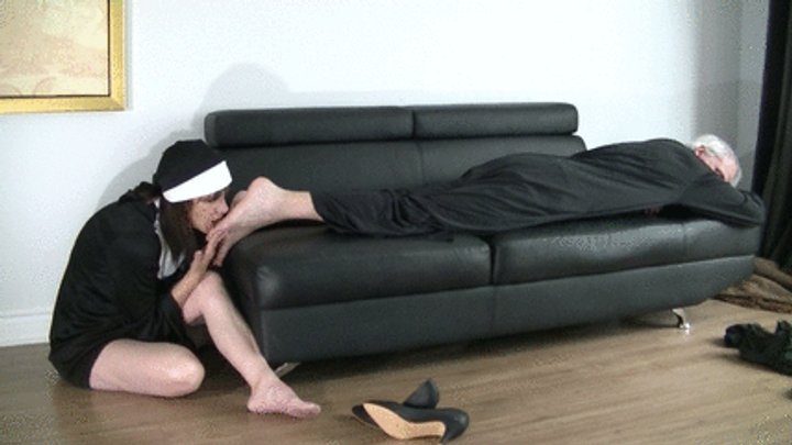 She Licks His Feet - Nun Viviane at his feet (mp4)
