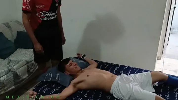 Mex-tick-oo - ADAN HACE COSQUILLAS A OSIRIS
